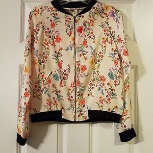 Ladies lightweight cream and floral jacket, size S